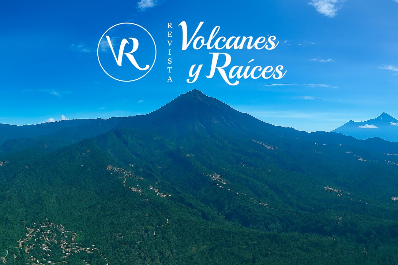 Volcán Tacaná con el logo de Revista Volcanes y Raíces